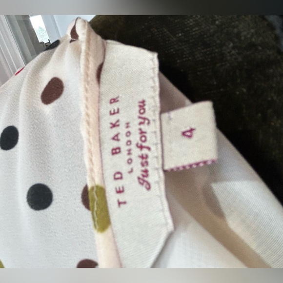 Ted Baker flouncy sleeveless polka dot print blouse - size 4 (medium) - Picture 4 of 5